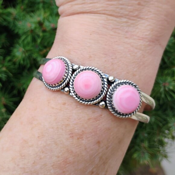 Southwest Sterling Silver Pink Conch Shell Stacker Row Cuff Bracelet - Picture 1 of 6